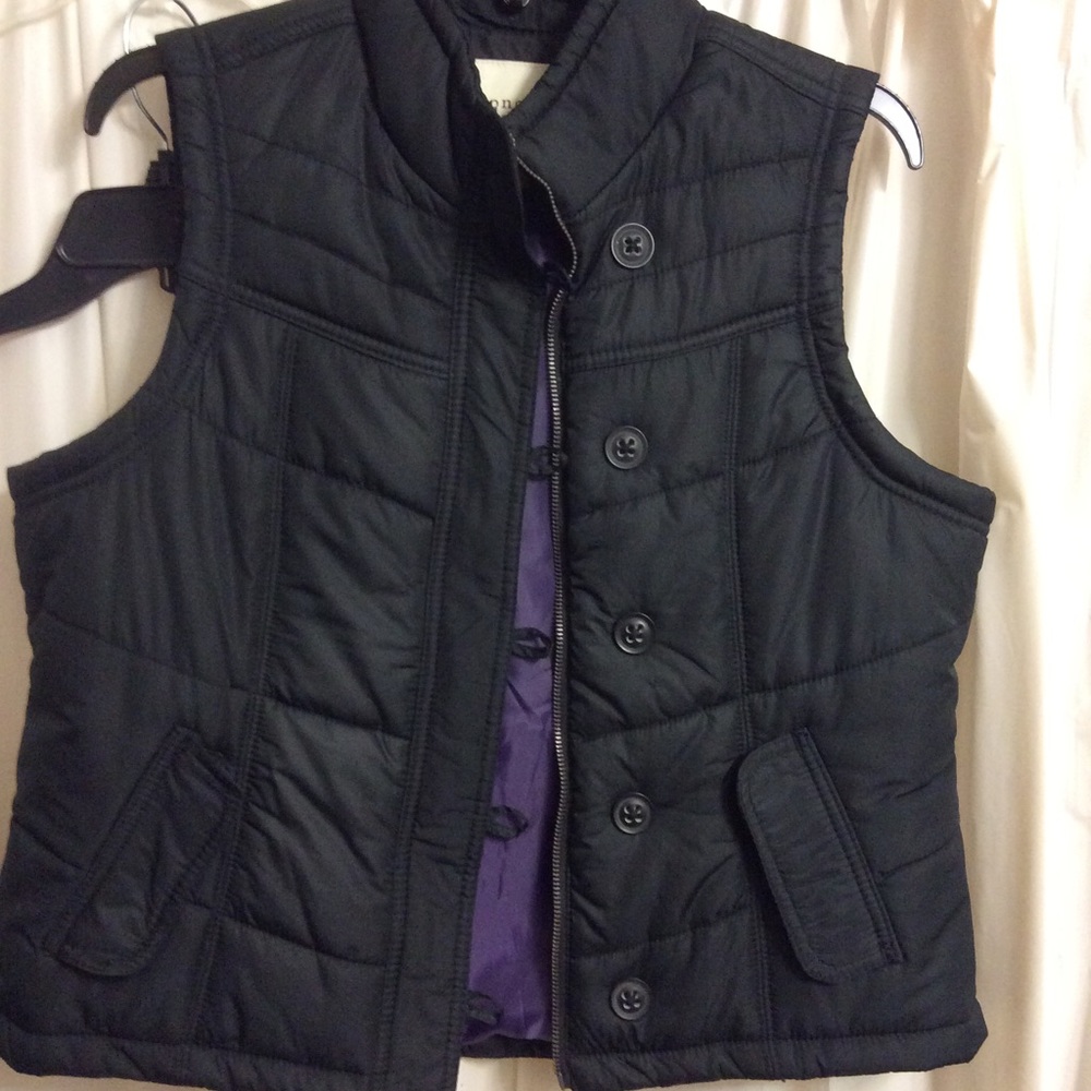 Light somewhat puffy vest. Never worn.  Too tight.